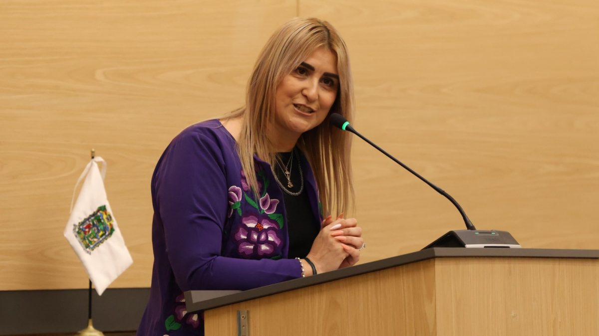 Idamis Pastor convierte Congreso Local en ring político