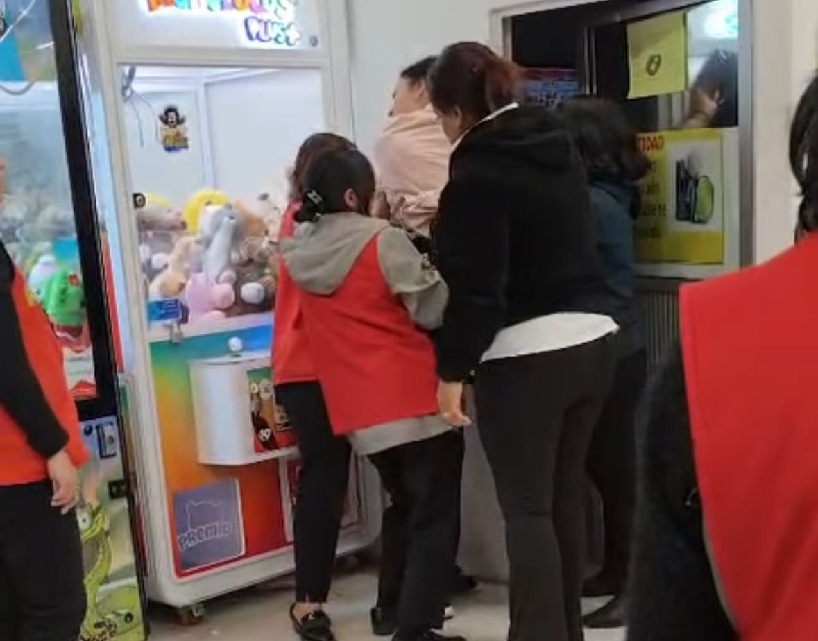 Trabajadores de Soriana capturan a ‘fardera’ en Plaza Loreto