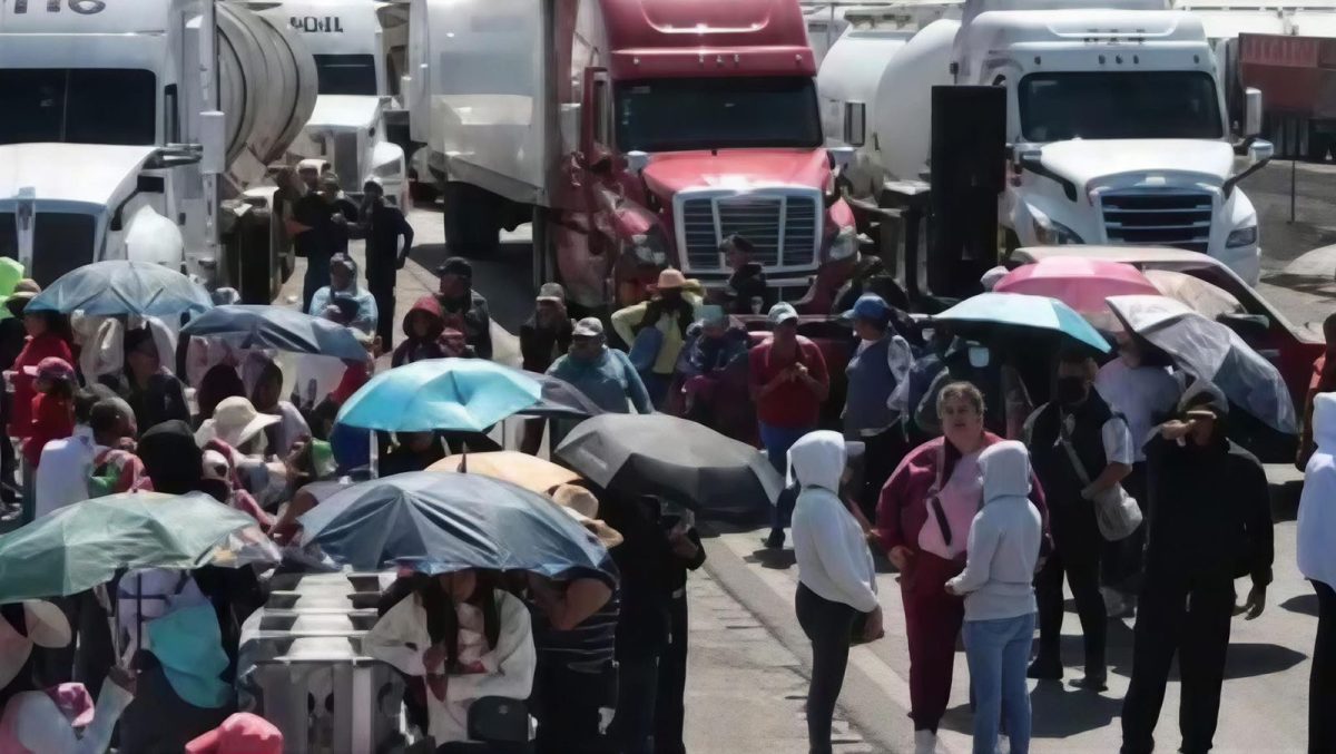 Paralizan autopista Puebla–Orizaba para solicitar a la Ruta 100