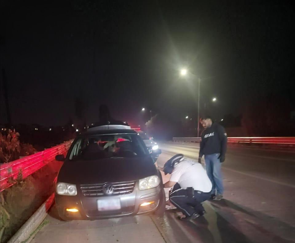 Colocan ponchallantas en el Periférico y dañan a 15 autos