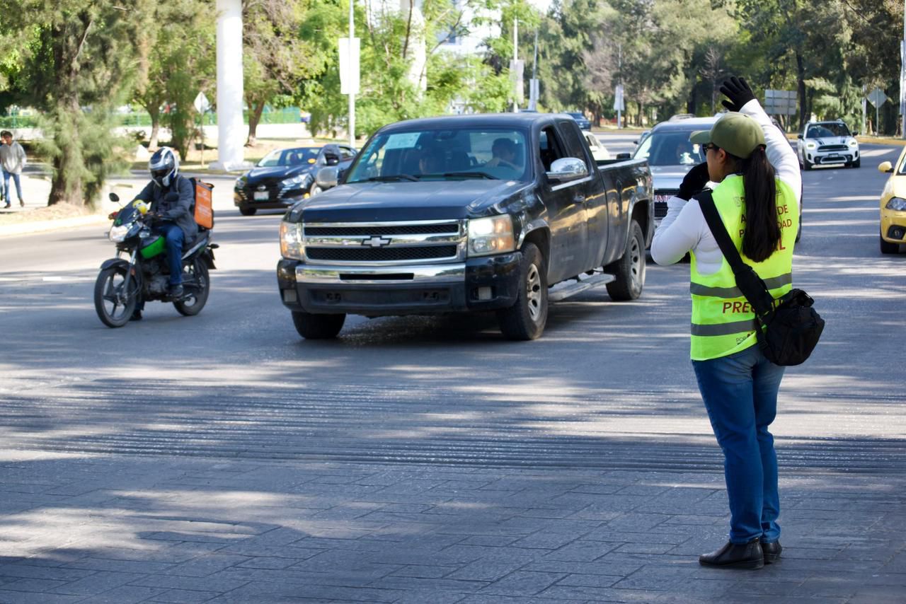 Autoridades deben fajarse los pantalones vs taxis pirata