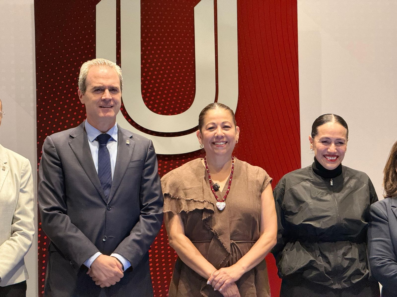 Mujeres con poder transforman rumbo de Puebla y México, asegura Laura Artemisa