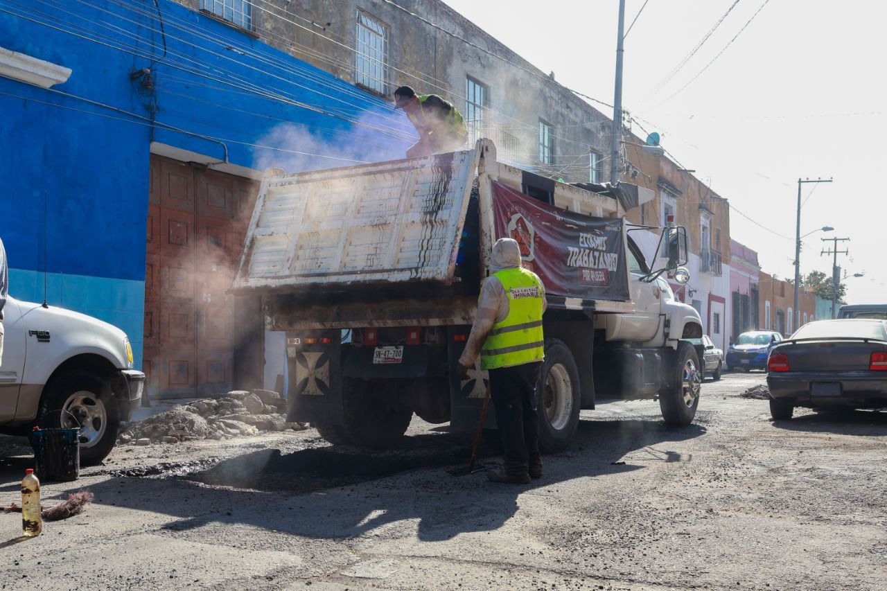 Supervisa Pepe Chedraui trabajos campaña “Bacheando Puebla” en el Barrio de Analco