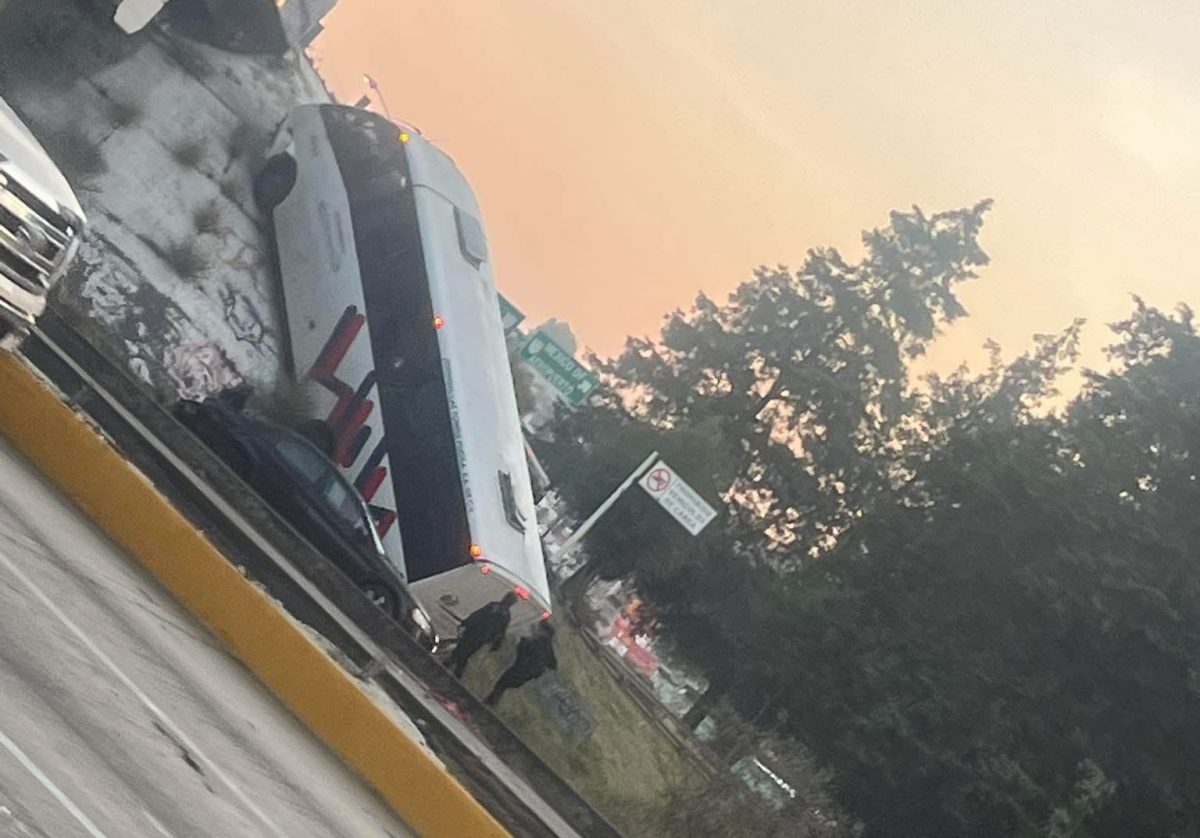 Dos lesionados deja accidente de “Súper Rápidos” en la autopista