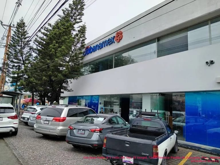 Despojan de 200 mil pesos a cliente de Banamex