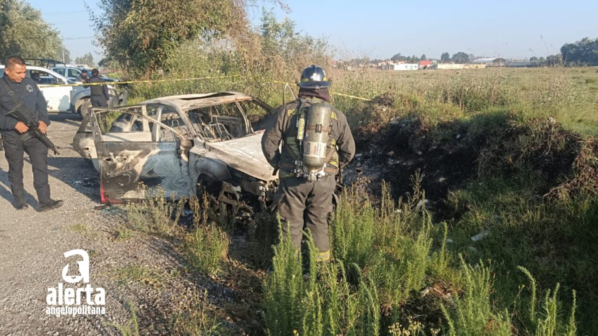 Encuentra cadáver dentro de auto calcinado en Amozoc