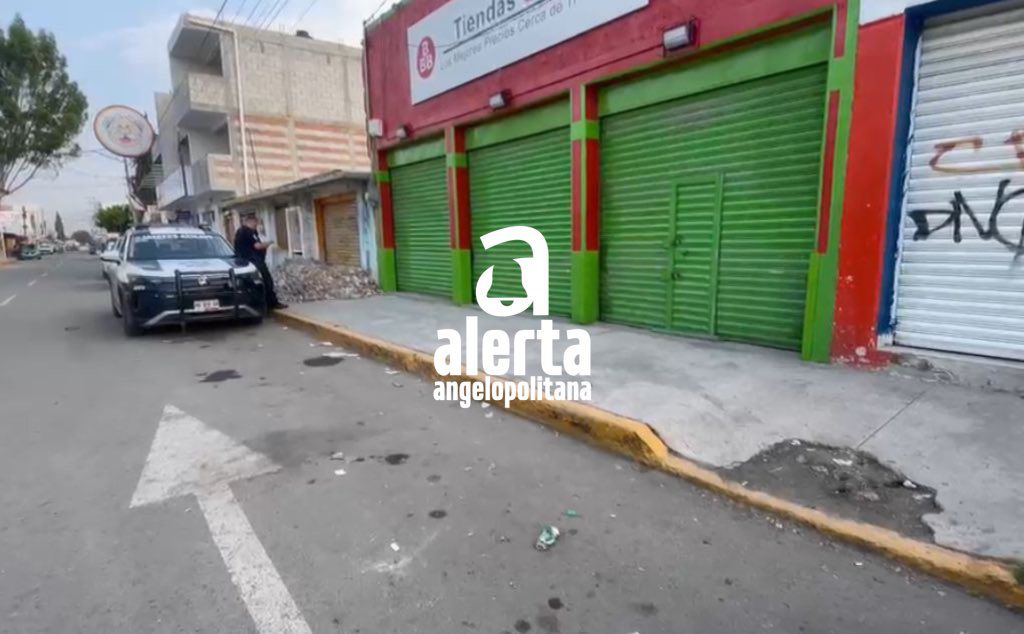 Ladrones surten su despensa en una tienda 3B