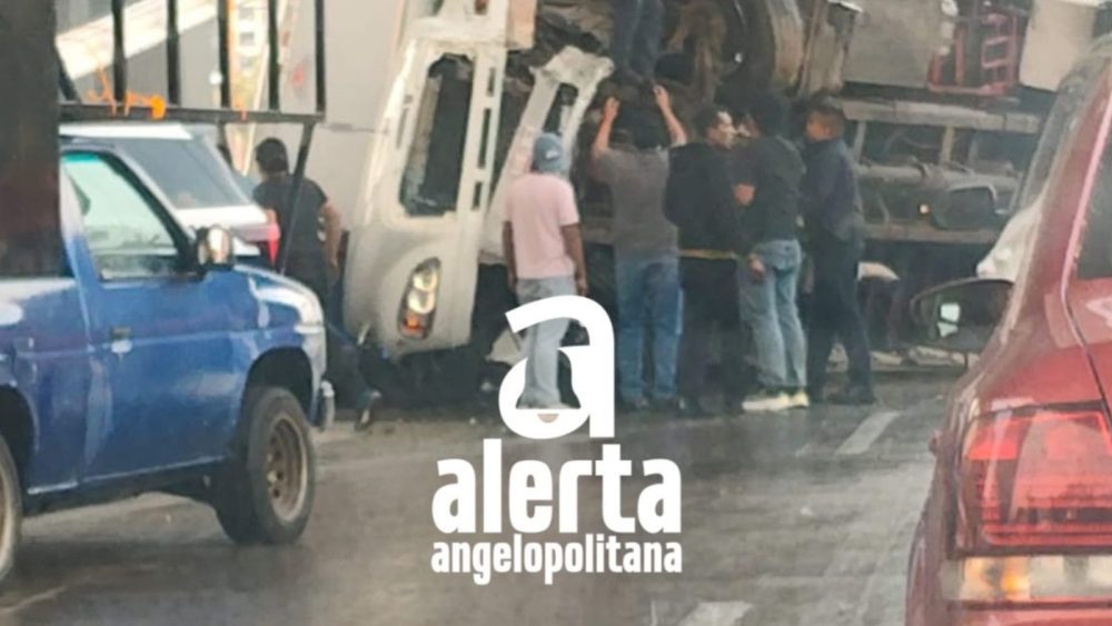Carambola en la México-Puebla deja saldo de 3 heridos y un perro