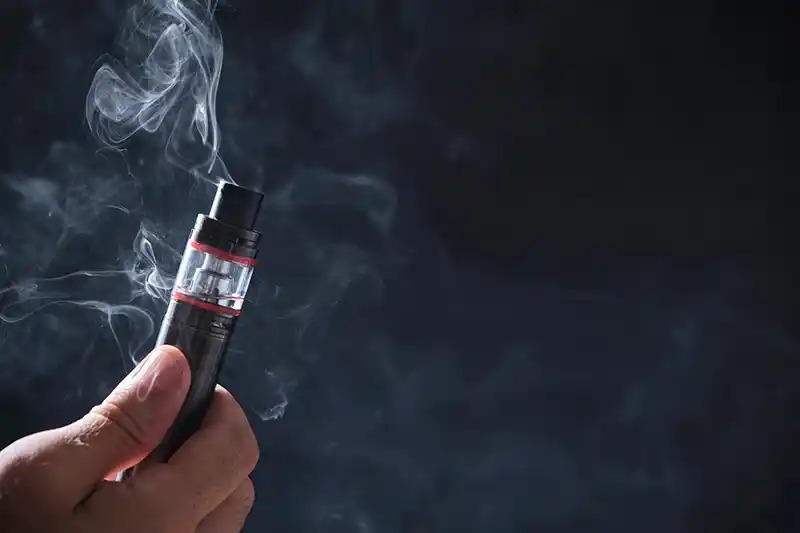 Quien induzca a fumar vapeadores pasará 10 años en la cárcel