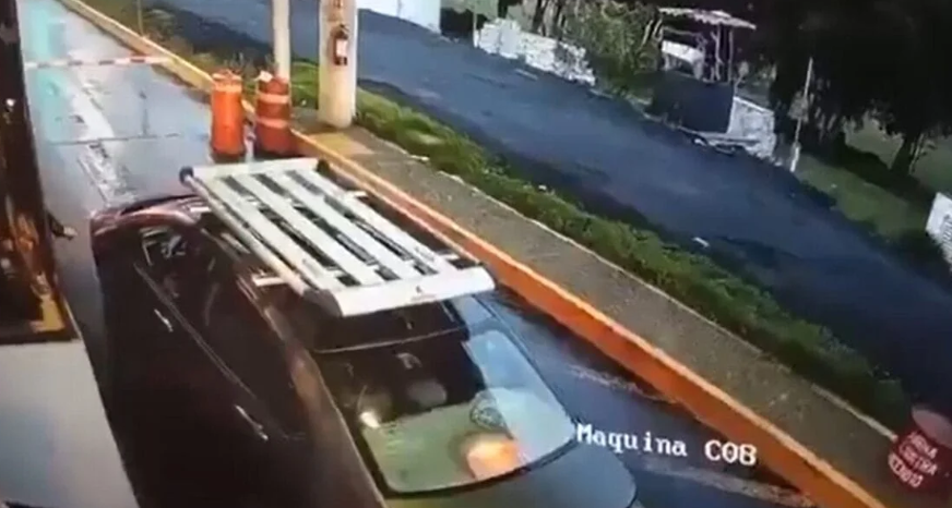Robo de tráiler desata persecución en carretera de Chignahuapan
