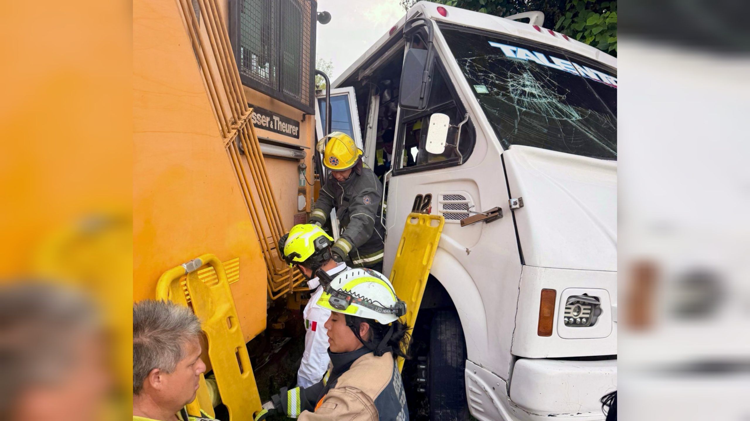 SMT: Ruta 50 que chocó con tren no tenía permiso para conducir